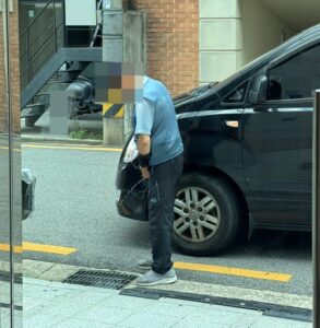 강남 한복판서 노상방뇨한 테토남, 실시간 목격담.