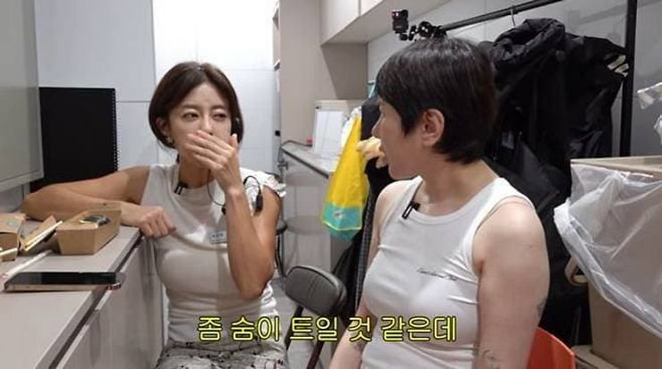 서인영, 화제의 이지현 미용실 직접 방문.jpg