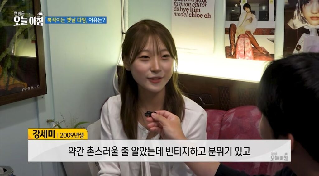 요즘 젊은 세대들에게 인기 있는 옛날 다방.jpg