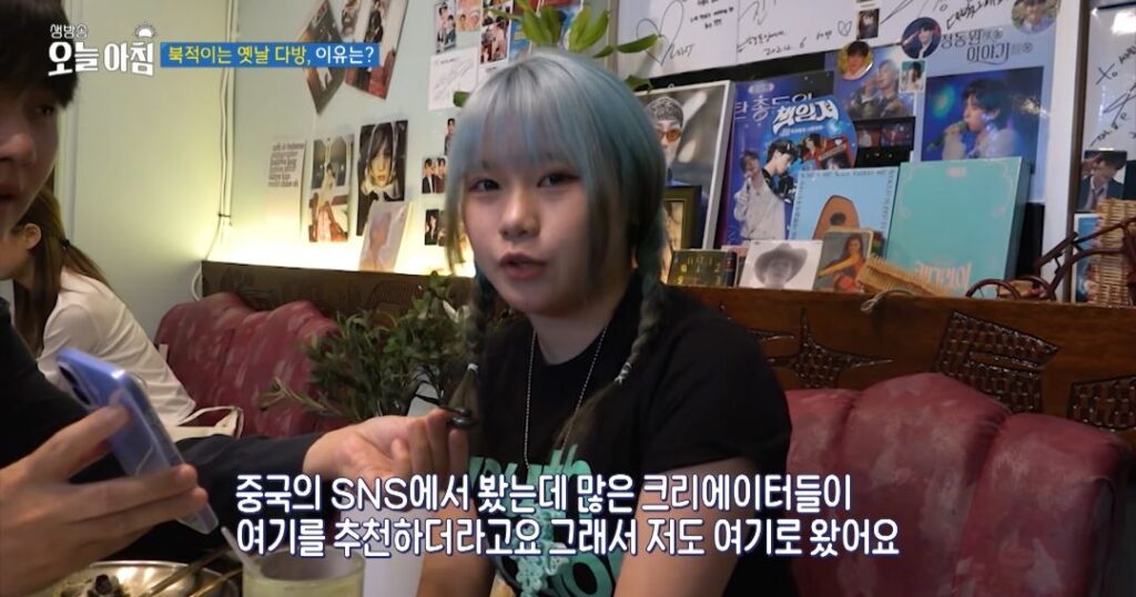요즘 젊은 세대들에게 인기 있는 옛날 다방.jpg