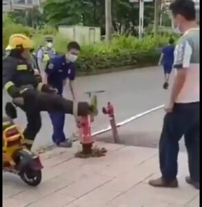 화재 진압 실패한 중국 소방관의 사연