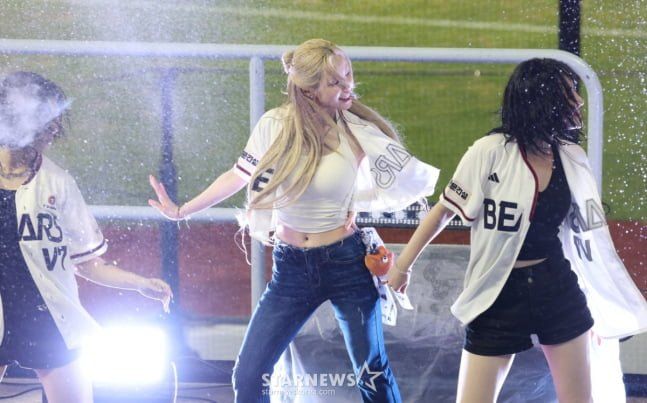 어제 있었던 전효성 시구 사진