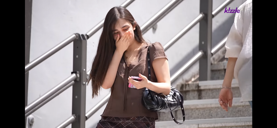 길을 막는 잘생긴 남자.jpg