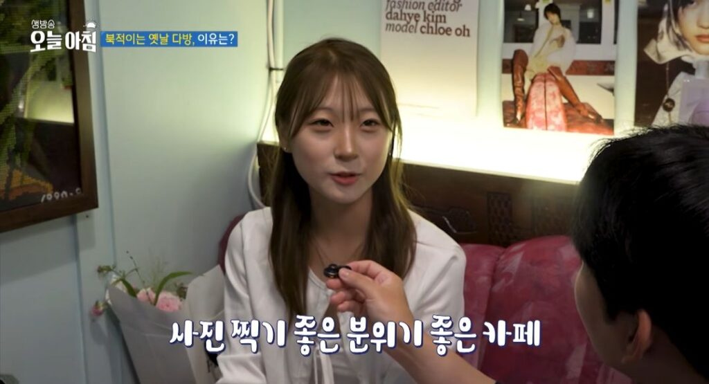요즘 젊은 세대들에게 인기 있는 옛날 다방.jpg