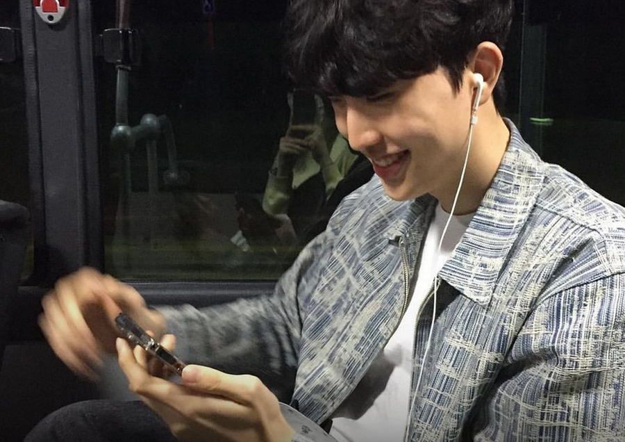 요즘 다시 유행하는 줄 이어폰, 갬성을 넘어선 인기