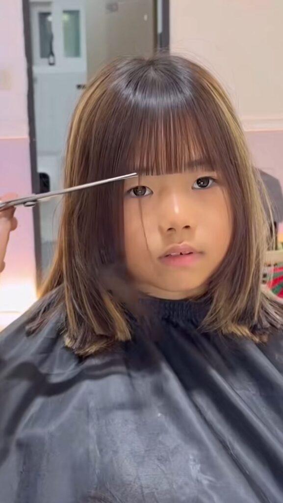 단발머리 하러온 9살 여자아이.jpg