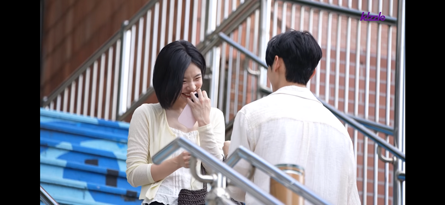 길을 막는 잘생긴 남자.jpg