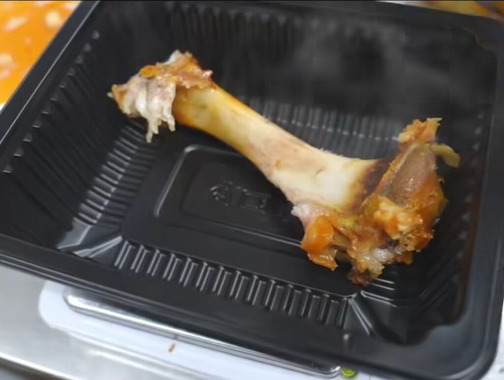 큰 뼈를 족발에 넣는 까닭