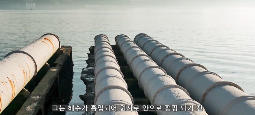 초대형 터빈에 빨려 들어간 남자에 대한 영상