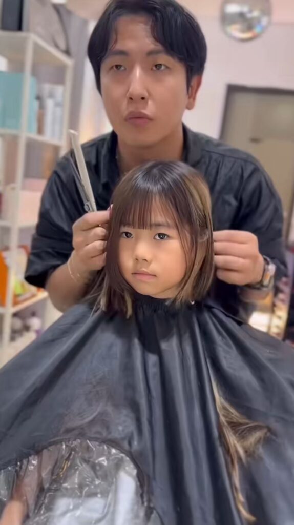 단발머리 하러온 9살 여자아이.jpg