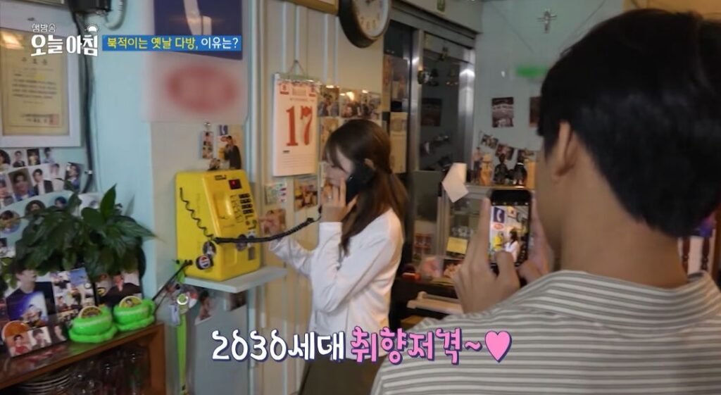 요즘 젊은 세대들에게 인기 있는 옛날 다방.jpg