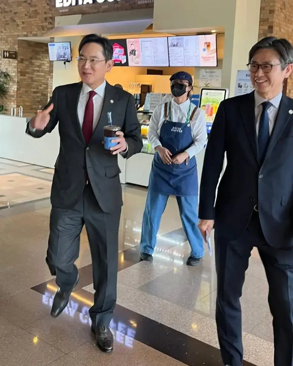 커피숍 알바, 이재용 알아보다