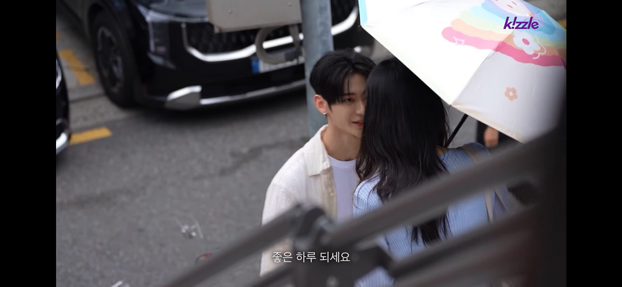 길을 막는 잘생긴 남자.jpg