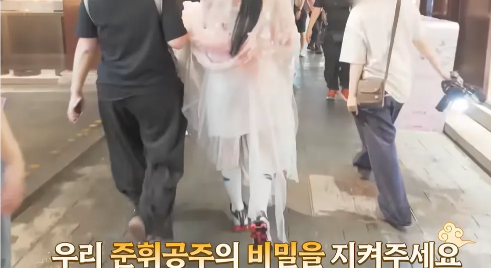 이 썸네일, 클릭 안 할 수가 없네?