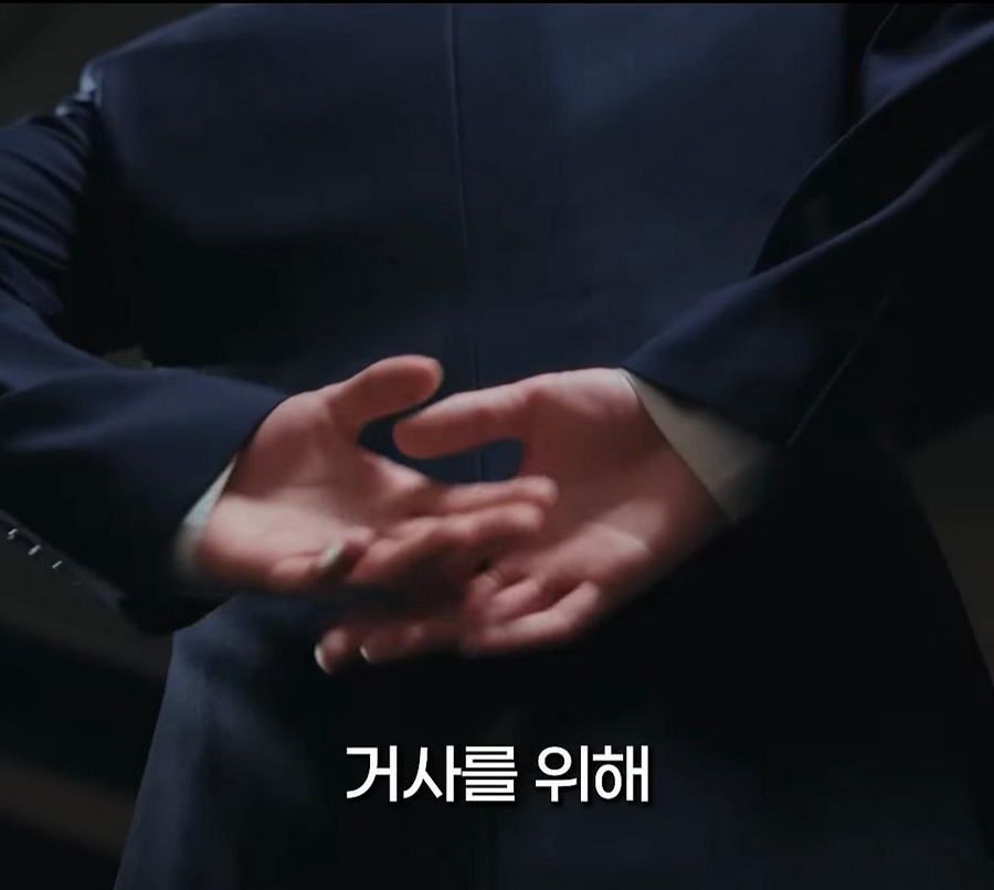 어느 독립운동가가 뒷짐을 지고 사진을 찍은 이유.jpg