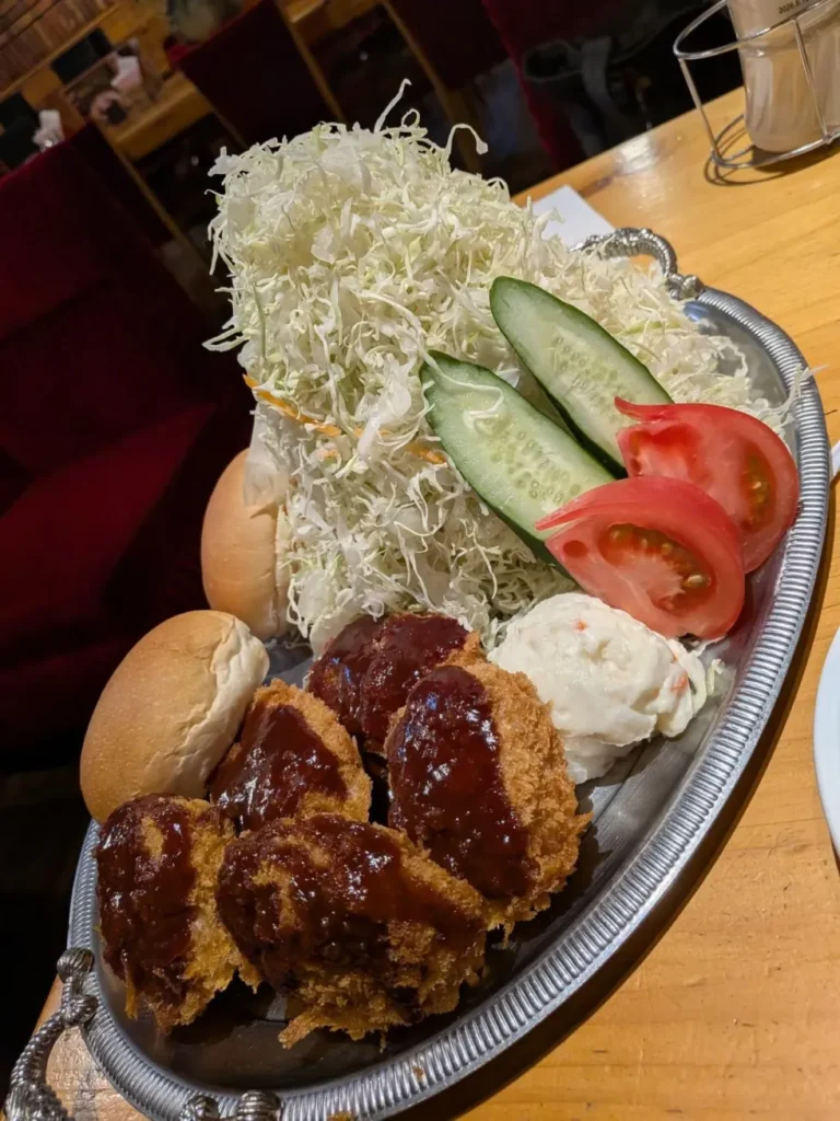 회전율을 포기해도 성공한 일본 카페 이야기.jpg