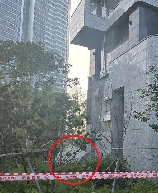 송도 SK뷰 테라스 낙하 사고, 게시판 근황
