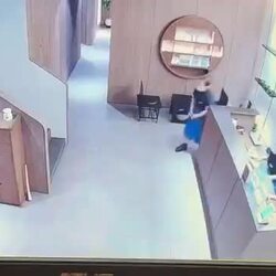 강남 스파, 고객님이 빵을 사 오셨어요
