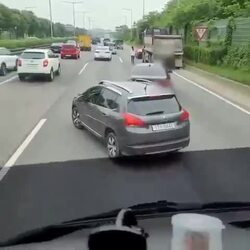 덤프트럭과 람보르기니 충돌 사고