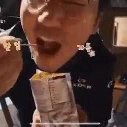 신부님이 식전 기도를 잊으셨어요