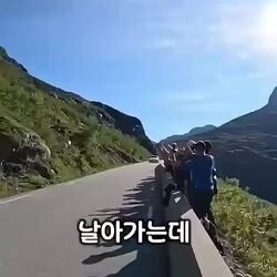 윙슈트 선수, 헬멧 착용의 실제 이유