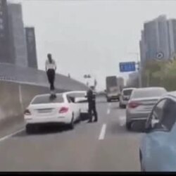 음주 측정 거부하는 벤츠 차주, 온몸으로 저항