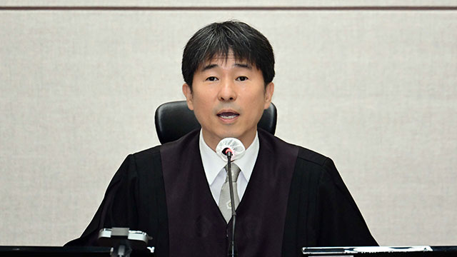 공수처, 룸살롱 접대 의혹 지귀연 부장판사 기소…대가성 입증 어려워