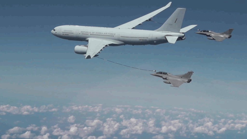 한·프 공군, 한반도 상공서 연합 훈련…F-35·라팔 편대 비행 및 공중 급유
