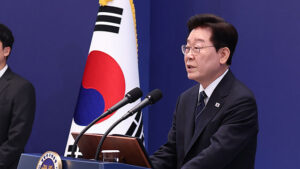 이재명 대통령, '국민은 언제나 옳다' 강조하며 낮은 자세로 임할 것 다짐