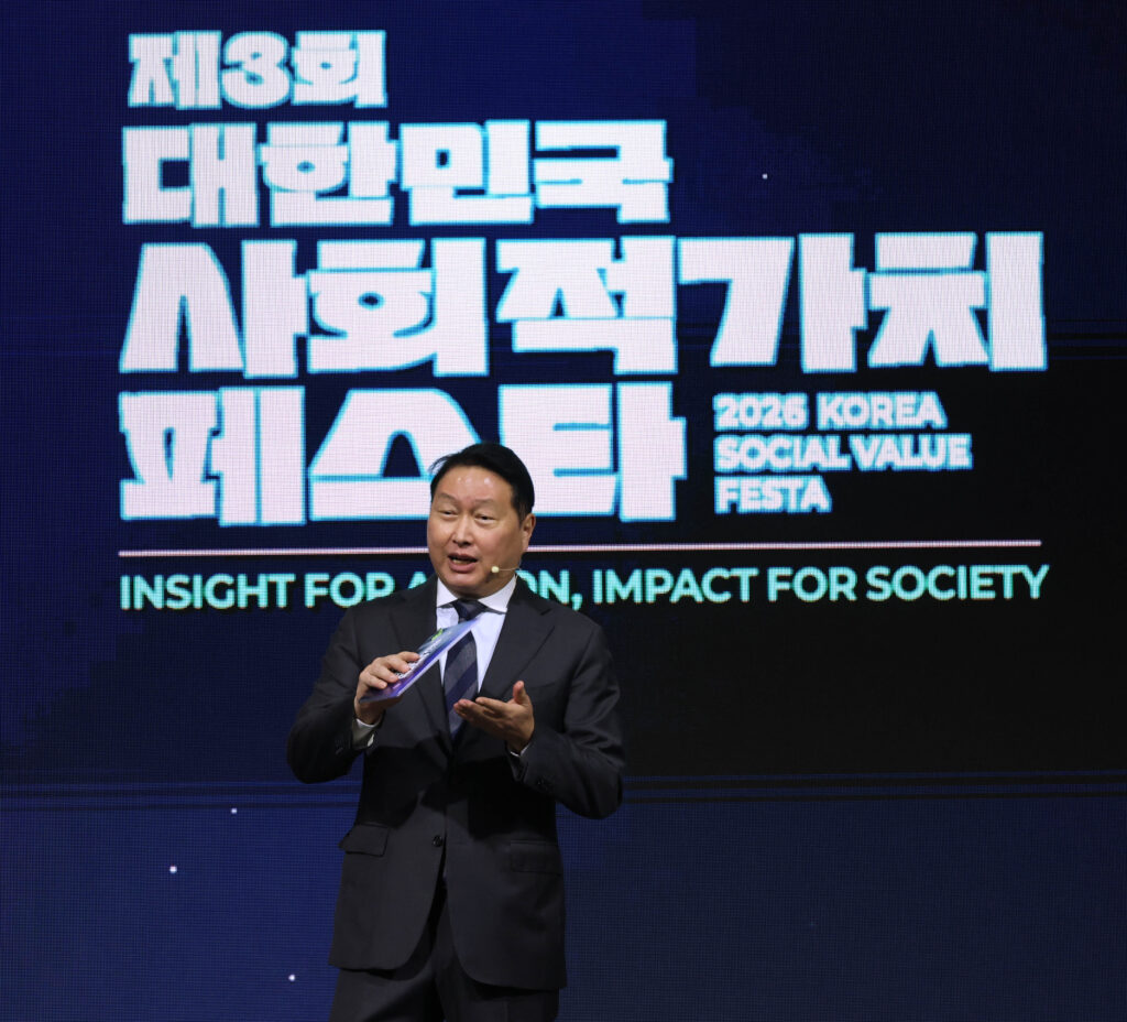 최태원 회장, AI 활용해 사회적 비용 절감 필요성 역설…'속도 조절론'에는 즉답 유보