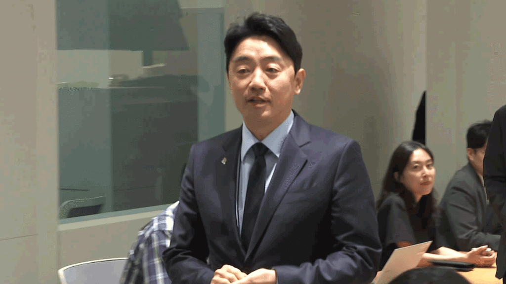강훈식 비서실장, 국정 난맥상 책임지고 사의 표명