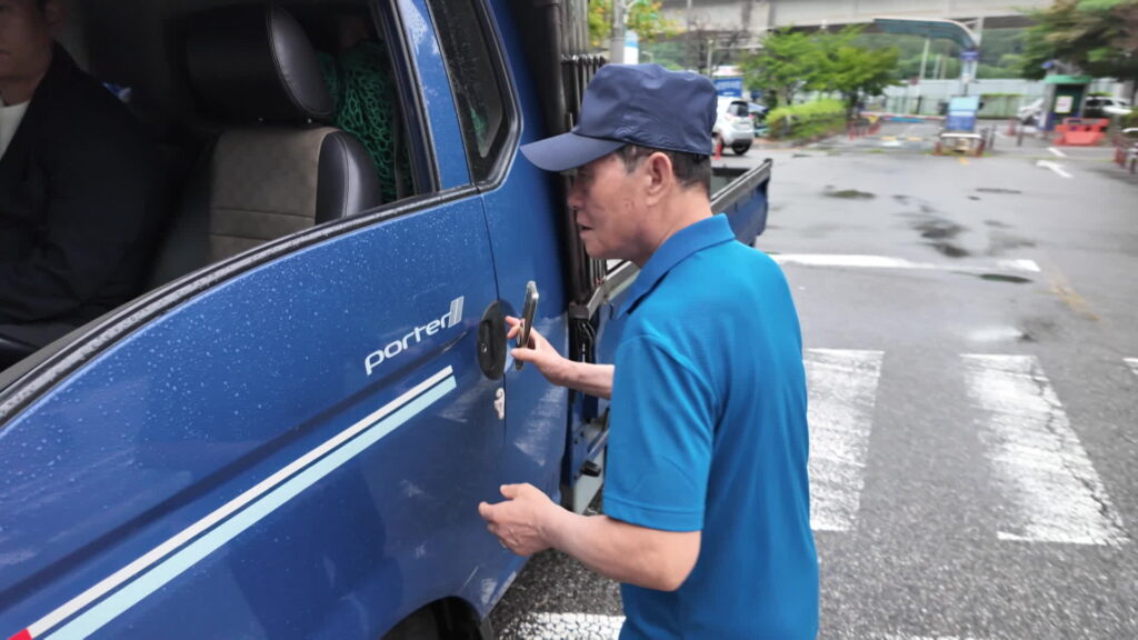 하루 400km 운행하는 77세 고령 운전자, 그 이유는?