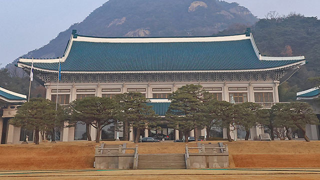 우크라이나 포로 송환 공개 논란에 대한 청와대의 원칙적 대응 입장