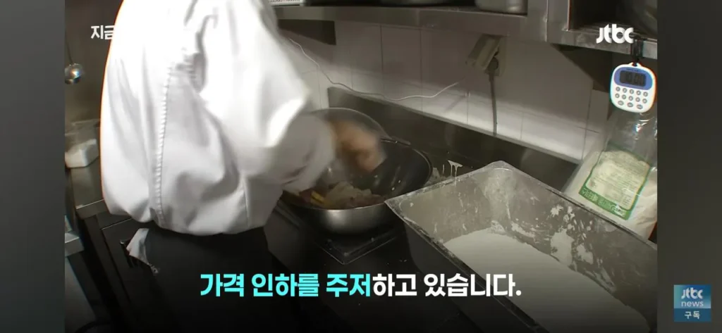 닭값 하락에 눈치 보는 치킨 업계 동향