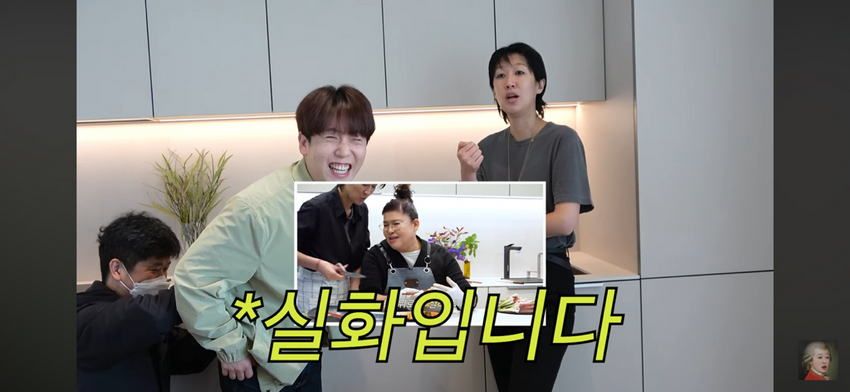 새벽 2시 홍진경 이영자, 남의 집 담벼락 밑에서 시끄럽게 떠들어.jpg