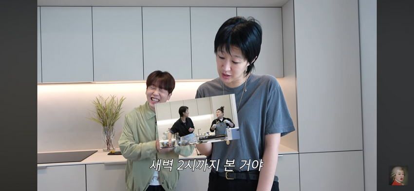 새벽 2시 홍진경 이영자, 남의 집 담벼락 밑에서 시끄럽게 떠들어.jpg