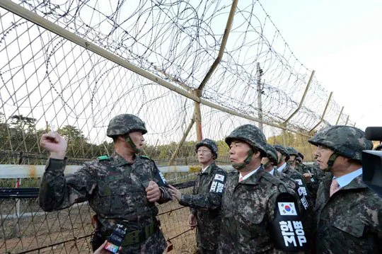 국방부장관 GOP 방문 복장, 이전 장관들과 비교
