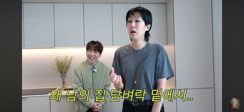 새벽 2시 홍진경 이영자, 남의 집 담벼락 밑에서 시끄럽게 떠들어.jpg