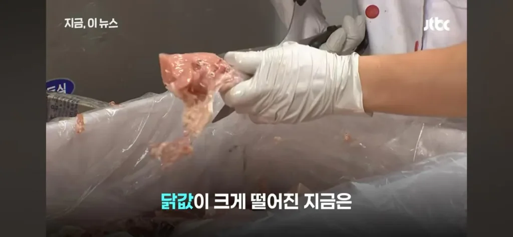 닭값 하락에 눈치 보는 치킨 업계 동향