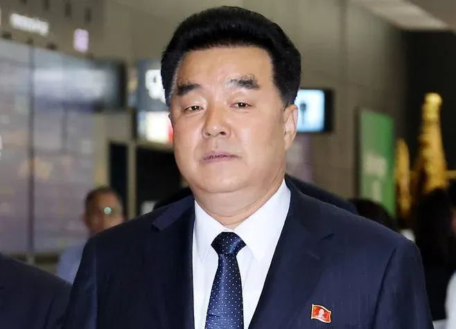 익숙한 얼굴, 북한 체육부 장관