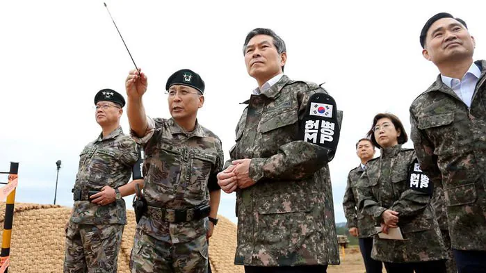 국방부장관 GOP 방문 복장, 이전 장관들과 비교