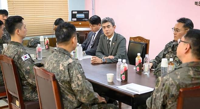 국방부장관 GOP 방문 복장, 이전 장관들과 비교