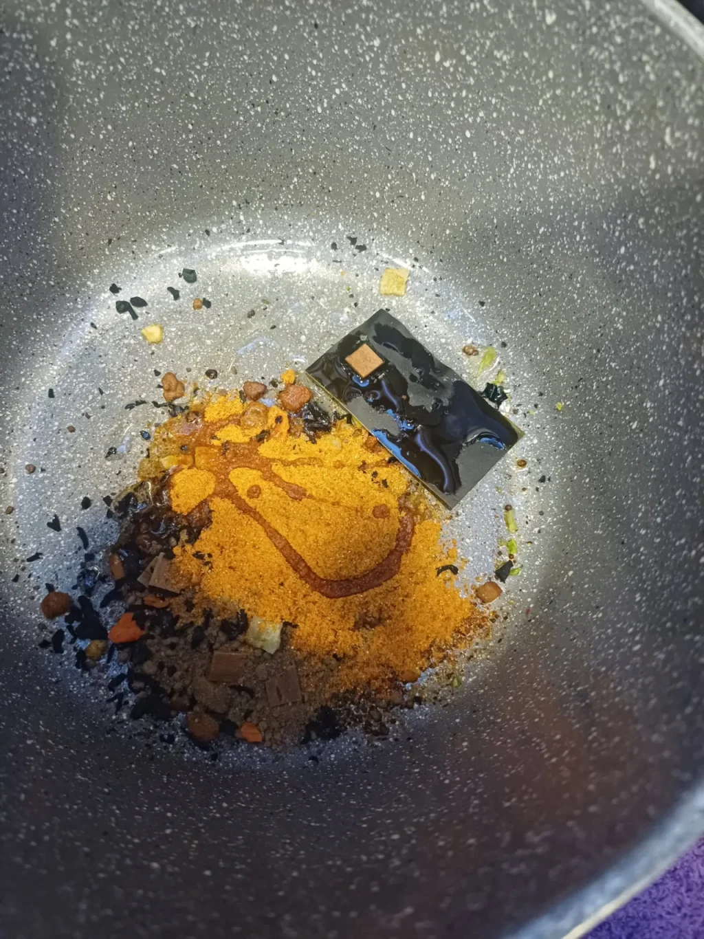 라면 끓이다 신용카드 떨어뜨린 상황.jpg
