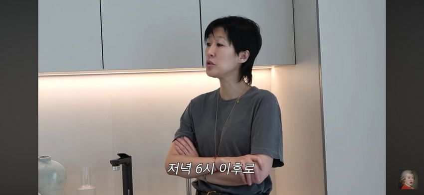 새벽 2시 홍진경 이영자, 남의 집 담벼락 밑에서 시끄럽게 떠들어.jpg