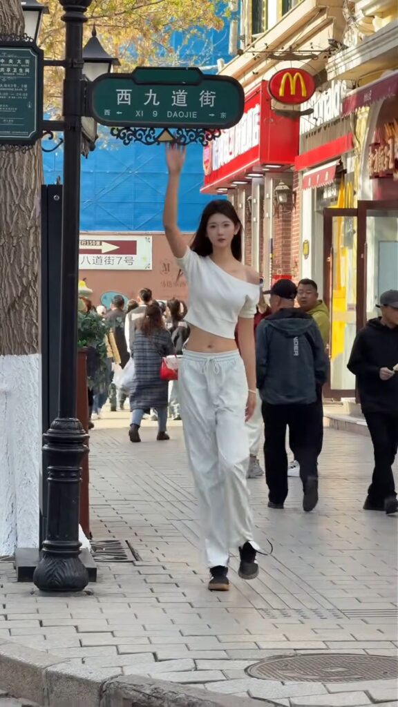 2미터 귀신녀, 중국에 나타나.