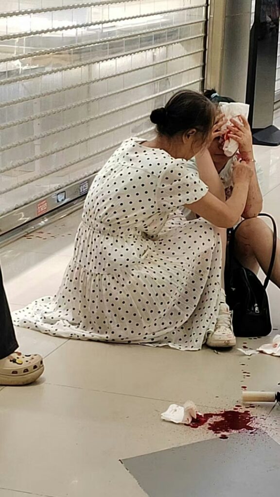 중국 광저우에서 발생한 무차별 칼부림 사건 (시청 주의)