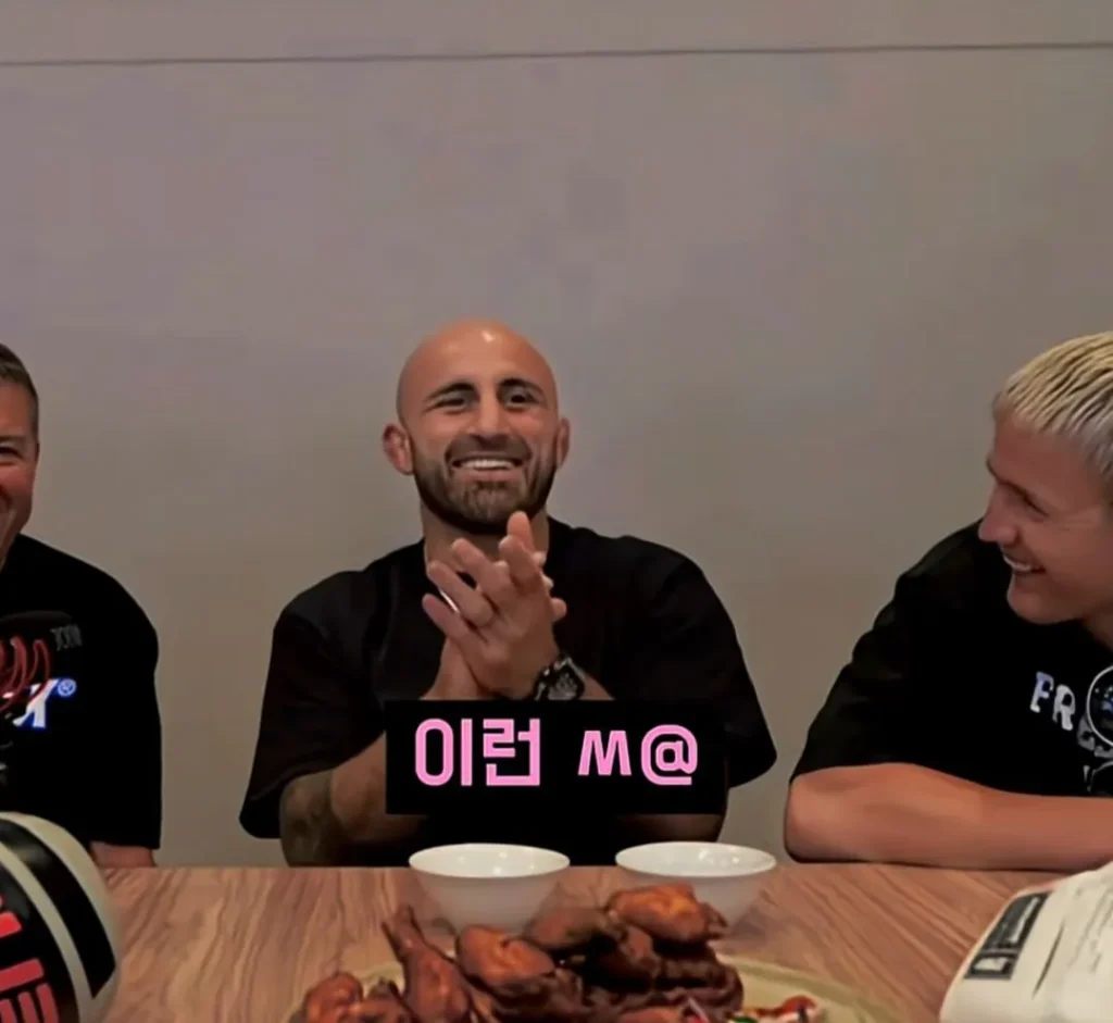 UFC 챔피언, 유튜브 라이브 방송 중 한국 시청자에게 낚이다.