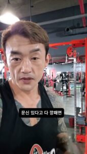 문신충이라고 하는 사람에게 일침한 문신남.jpg