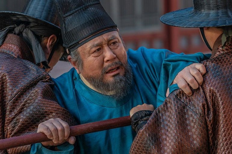 배우 최민식, 그의 필모그래피 중 가장 인상 깊었던 역할은?
