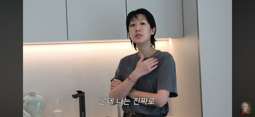 새벽 2시 홍진경 이영자, 남의 집 담벼락 밑에서 시끄럽게 떠들어.jpg